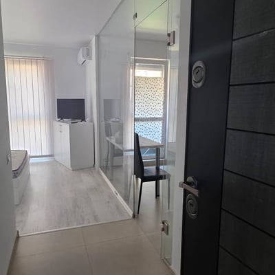 Miete einer komfortablen, möblierten 1-Zimmer-Wohnung, 6. Bezirk, Bukarest, Rumänien